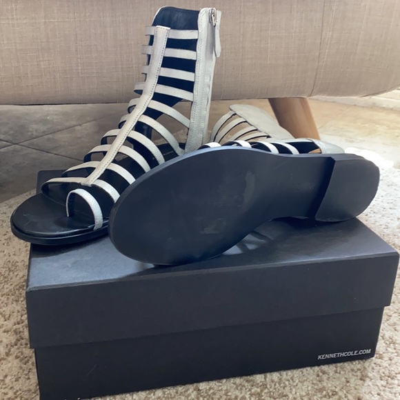 KENNETH COLE Gladiator Sandal - Picture 6 of 6
